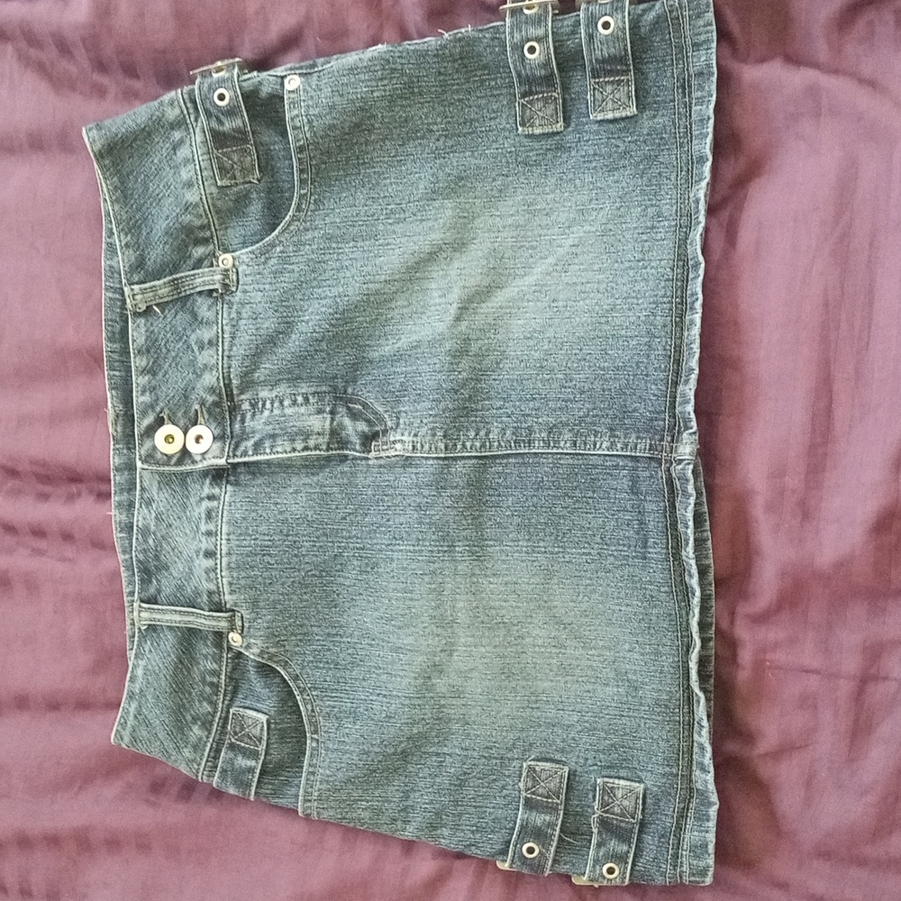 Bongo brand size 7 mini jean skirt